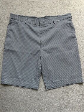Men’s Walter Hagen Black and White Micro-Check Golf Flat-Front Shorts, Size 40